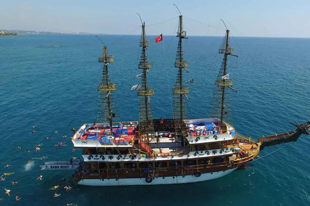 Морская прогулка на катере к острову дельфинов
